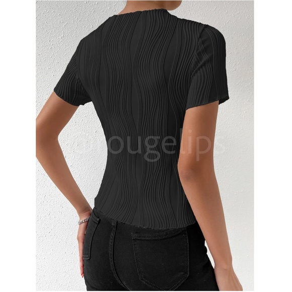 Textured Black Short Sleeve Fitted Tee Shirt Top - Picture 3 of 9
